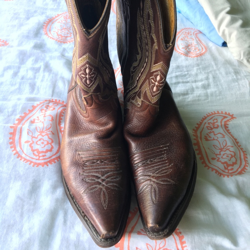 Justin women’s square toe boot size 9
